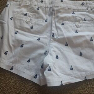 British Khaki Womens White Navy Sailboat Embroidered Chino Shorts Size 8